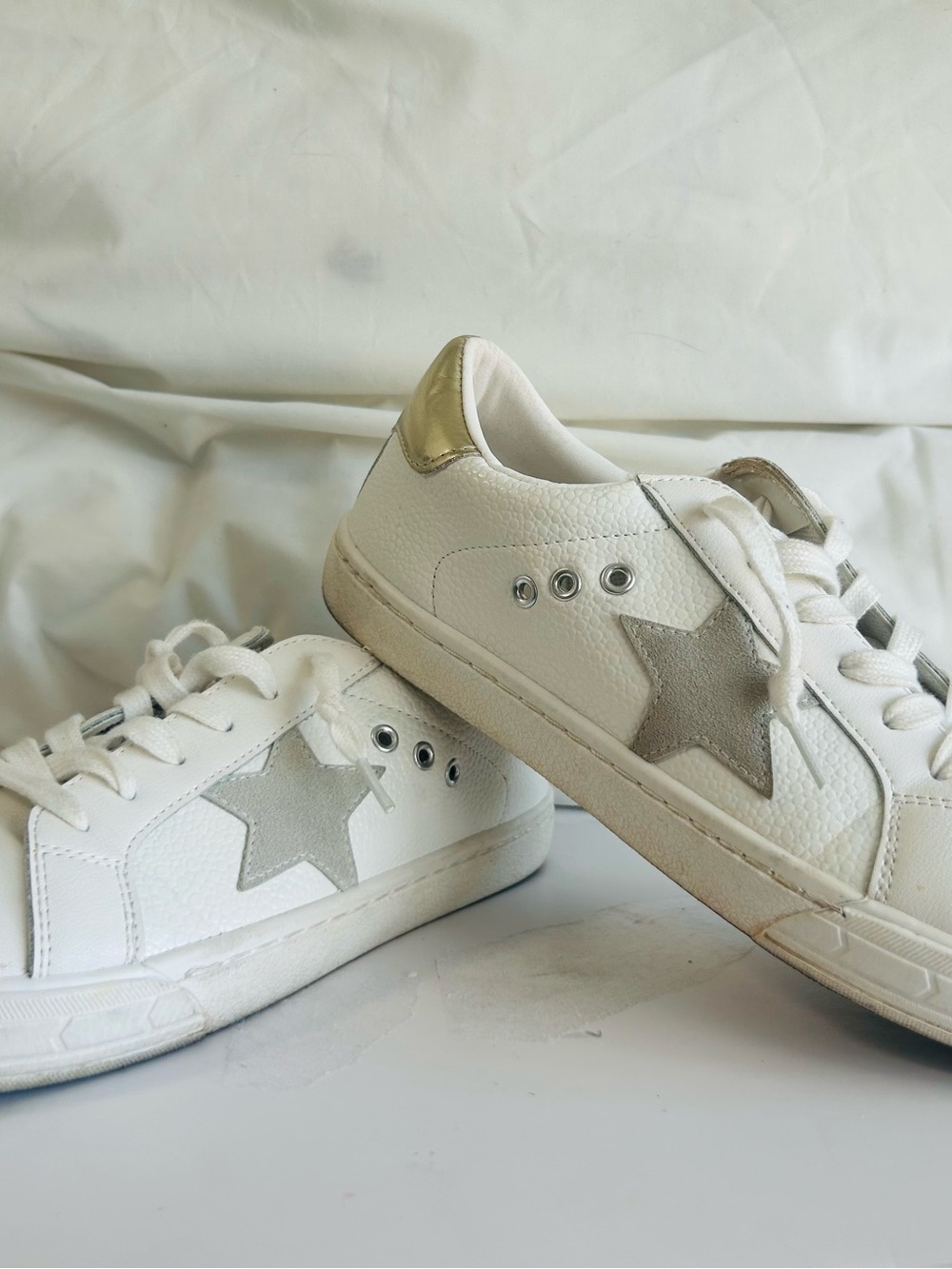 Vintage Havana Star Accent Sneakers w/ Metallic Gold Heel size 9 💜Bundle & Save💗